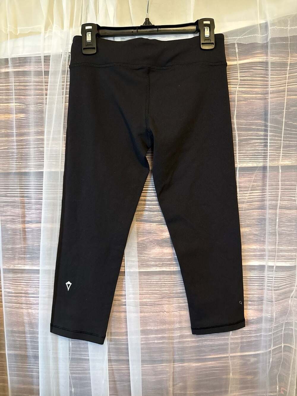 Ivivva Girls Black Capri Training Leggings with Hidden Waist Pocket